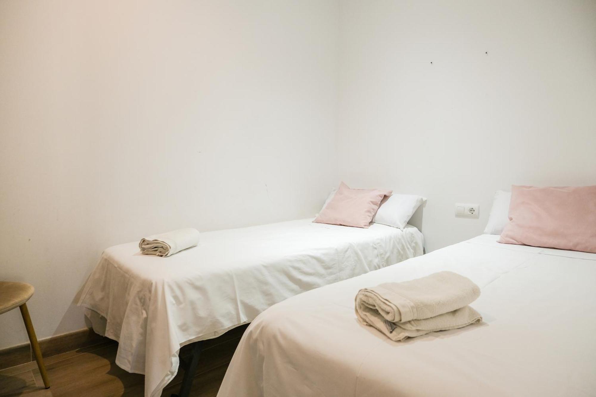 Ganganell Centre Apartamento Con Patio Besalu Bagian luar foto