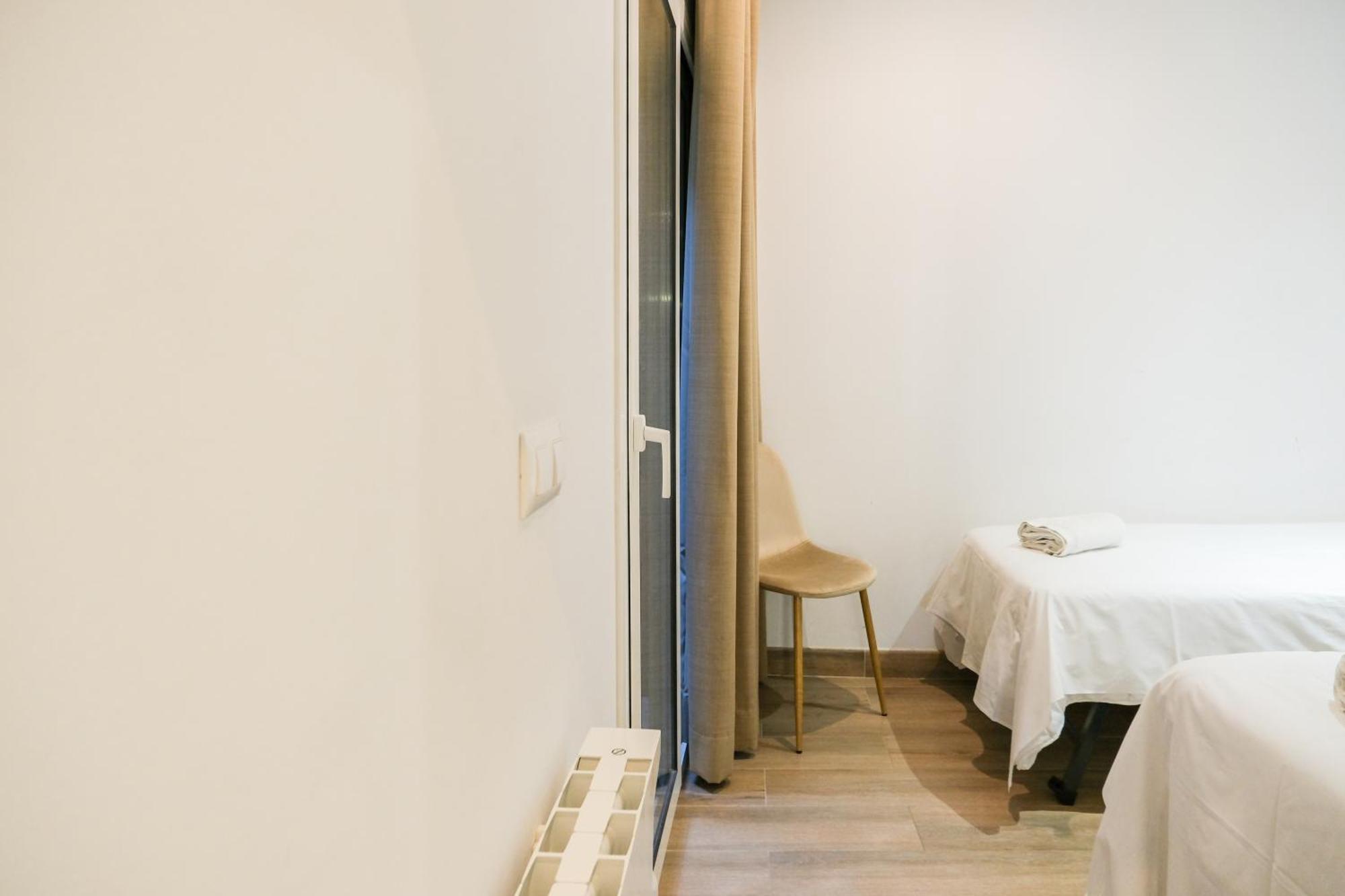 Ganganell Centre Apartamento Con Patio Besalu Bagian luar foto