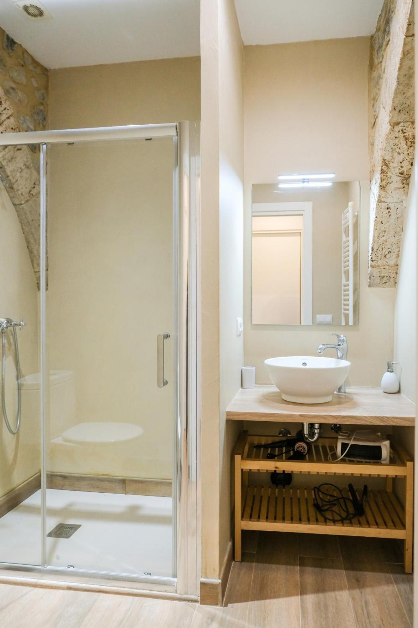 Ganganell Centre Apartamento Con Patio Besalu Bagian luar foto
